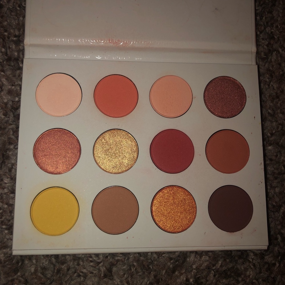 Colour pop yes please eyeshadow palette